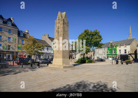L'Irlanda,County Donegal, Donegal Town, il diamante con obelisco che commemora quattro monaci chiamati i quattro maestri che hanno compilato e scrisse gli Annali Foto Stock