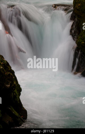 Abstract, Aqua color acqua cade in Slovenia Gorge Foto Stock