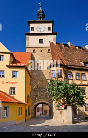 In Germania, in Baviera, Rothenburg ob der Tauber, Weisserturm o Torre Bianca, vista dal lato nord. Foto Stock