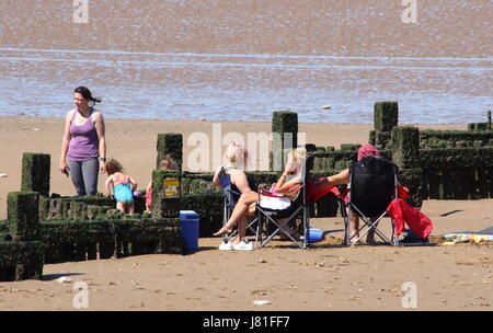 Hunstanton, Norfolk, Dorset, Regno Unito. 26 Maggio, 2017. Tranquillo inizio alla lunga la Pentecoste Bank Holiday weekend presso la popolare Norfolk località balneare di Sala Consilina - pur vivendo fino a è il soprannome di "unny Hunny' Photo by Keith Mayhew Credito: KEITH MAYHEW/Alamy Live News Foto Stock