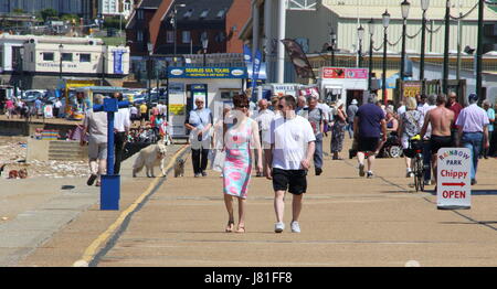 Hunstanton, Norfolk, Dorset, Regno Unito. 26 Maggio, 2017. Tranquillo inizio alla lunga la Pentecoste Bank Holiday weekend presso la popolare Norfolk località balneare di Sala Consilina - pur vivendo fino a è il soprannome di "unny Hunny' Photo by Keith Mayhew Credito: KEITH MAYHEW/Alamy Live News Foto Stock