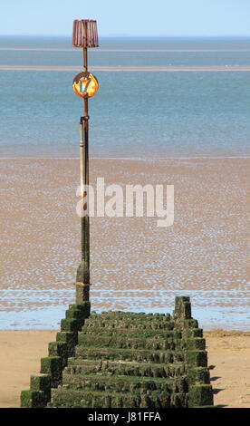 Hunstanton, Norfolk, Dorset, Regno Unito. 26 Maggio, 2017. Tranquillo inizio alla lunga la Pentecoste Bank Holiday weekend presso la popolare Norfolk località balneare di Sala Consilina - pur vivendo fino a è il soprannome di "unny Hunny' Photo by Keith Mayhew Credito: KEITH MAYHEW/Alamy Live News Foto Stock