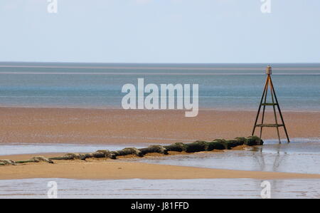 Hunstanton, Norfolk, Dorset, Regno Unito. 26 Maggio, 2017. Tranquillo inizio alla lunga la Pentecoste Bank Holiday weekend presso la popolare Norfolk località balneare di Sala Consilina - pur vivendo fino a è il soprannome di "unny Hunny' Photo by Keith Mayhew Credito: KEITH MAYHEW/Alamy Live News Foto Stock