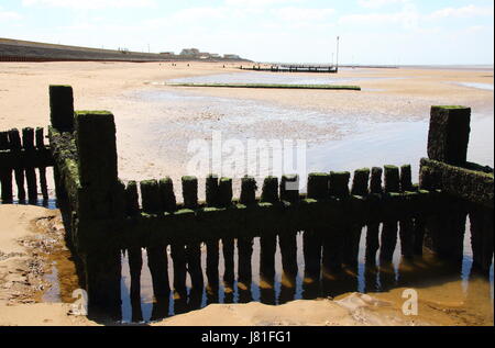 Hunstanton, Norfolk, Dorset, Regno Unito. 26 Maggio, 2017. Tranquillo inizio alla lunga la Pentecoste Bank Holiday weekend presso la popolare Norfolk località balneare di Sala Consilina - pur vivendo fino a è il soprannome di "unny Hunny' Photo by Keith Mayhew Credito: KEITH MAYHEW/Alamy Live News Foto Stock