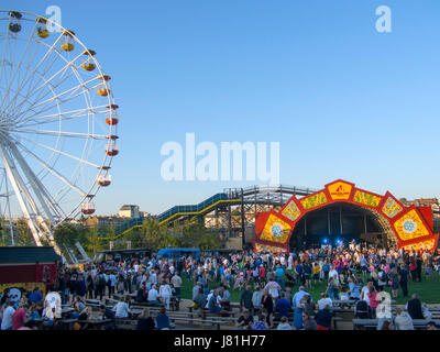 Margate, Kent, Regno Unito. 26 Maggio, 2017. Dreamland Amusement Park in Margate Kent. Re-launch party. Dreamland parco dei divertimenti di Margate Kent Credit: Martyn Goddard/Alamy Live News Foto Stock