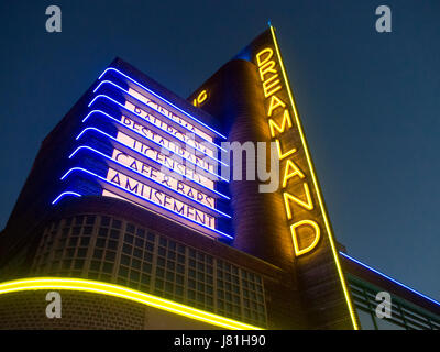 Margate, Kent, Regno Unito. 26 Maggio, 2017. Dreamland Amusement Park in Margate Kent. Re-launch party. Dreamland parco dei divertimenti di Margate Kent Credit: Martyn Goddard/Alamy Live News Foto Stock