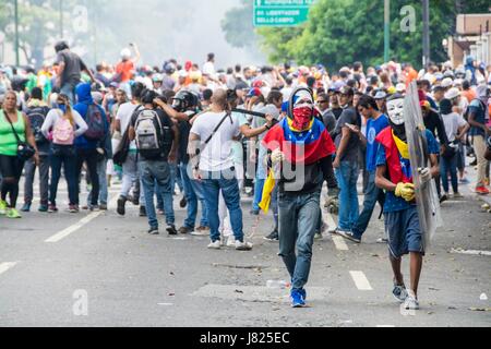 I dimostranti sono concentrati nella avenida Francisco de Miranda in Altamira, della repressione della polizia e della guardia nazionale. Grande marzo dell'OPP Foto Stock