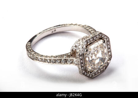 Singola pietra Asscher taglio impeccabile internamente corona diamantata. Per un valore di oltre € 20.000 Foto Stock