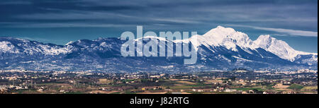 Silhouette del Gran Sasso in Abruzzo che assomiglia al profilo della Bella Addormentata Foto Stock