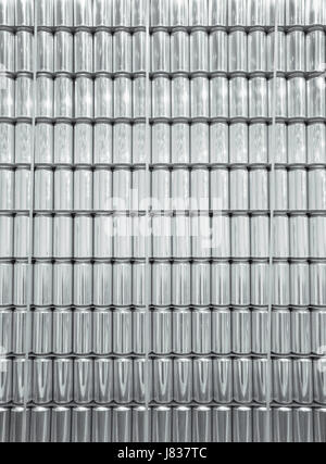 La parete di una pila di lattine d alluminio per bevande Foto Stock