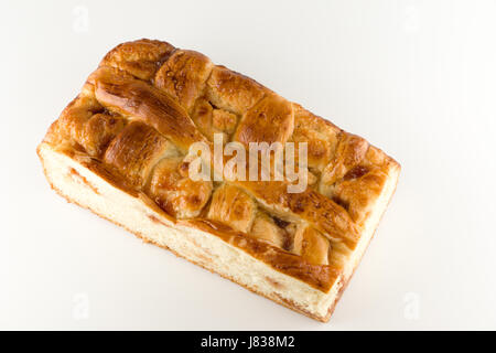 Torta fresca con ripieno di mele su sfondo bianco Foto Stock