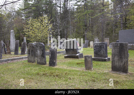 Vecchio Cimitero con le lapidi a partire dalla metà degli anni cinquanta in Etna, New Hampshire. Foto Stock