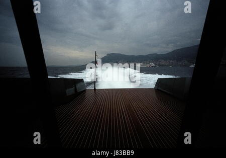 AJAXNETPHOTO. 28 SETT 2003. MONTE CARLO, monaco. - Velocità di Wally - WALLY POWER 118 TRIPLE turbina a gas alimentata yacht a motore a velocità. Foto:JONATHAN EASTLAND/AJAX. REF:31009 2 Foto Stock