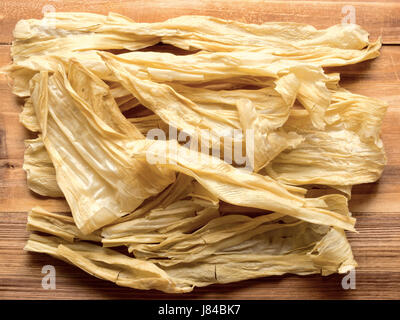 Pelle secca di cagliata di cagliata di fagioli conservati alimenti stick aliment colore orizzontale della pelle Foto Stock