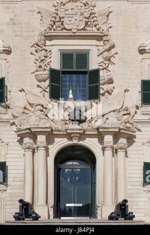 Facciata barocca, Auberge de Castiglia e Leon e Portogallo, sede del primo ministro, Castille Square, Valletta, Malta Foto Stock