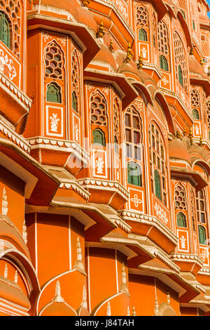 Dettagli architettonici sull'Hawa Mahal - Palazzo dei venti, Jaipur, India. Foto Stock