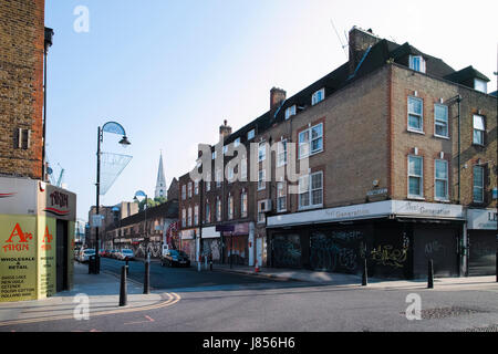 Toynbee Street off Wentworth Street altrimenti noto come Petticoat Lane, famoso per il suo mercato in Whitechapel, nell'East End di Londra Foto Stock