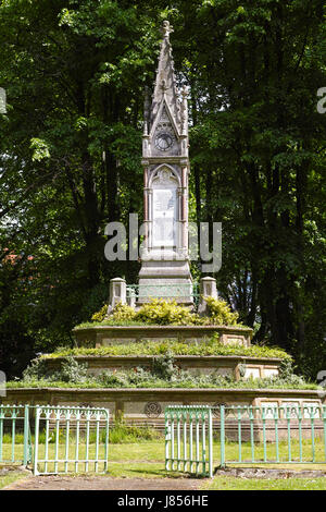 Memoriale di Angela Burdett-Coutts, un facoltoso del XIX secolo filantropo aristocratico a St Pancras vecchia chiesa del cimitero vicino a King's Cross Foto Stock