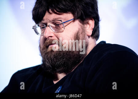 Savigliano, Italia, 27 maggio 2017. La politica italiana e il giornalista Mario Adinolfi colloqui di Savigliano al cinema Aurora Credito: Alberto Gandolfo/Alamy Live News Foto Stock