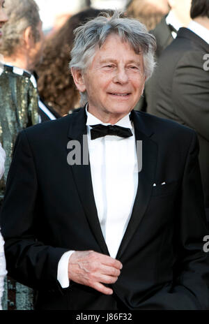 Cannes, Francia. 27 Maggio, 2017. Regia di Roman Polanski arriva per la premiere del film "basato su una storia vera" durante il settantesimo annuale di Cannes Film Festival presso il Palais des Festivals a Cannes, Francia, il 27 maggio 2017. - Nessun filo SERVICE - foto: Hubert Boesl/dpa/Alamy Live News Foto Stock