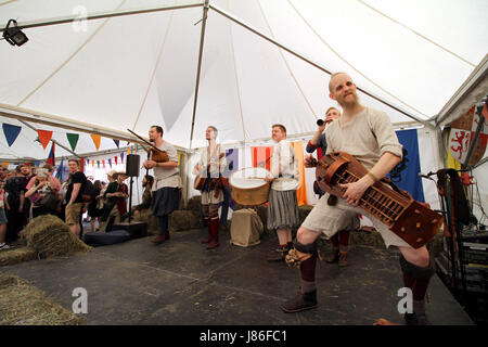 Oslo, Norvegia. 27 Maggio, 2017. I musicisti si esibiscono durante gli accordi di Oslo Festa Medievale presso la Fortezza di Akershus a Oslo, capitale della Norvegia, il 27 maggio 2017. Credito: Liang Youchang/Xinhua/Alamy Live News Foto Stock