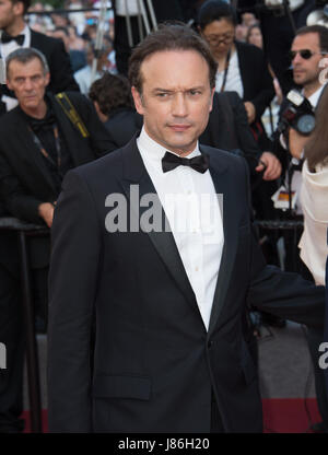 Cannes, Francia. 27 Maggio, 2017. Vincent Perez al premiere per 'basato su una storia vera" al settantesimo Festival de Cannes, Cannes, Francia. Credito Foto: Sarah Stewart/Alamy Live News Foto Stock