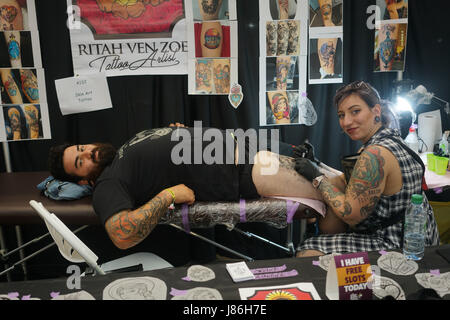 Londra, Regno Unito. 27 Maggio, 2017. Il grande British Tattoo Show a Alexandra Palace di Londra, UK Credit: Vedere Li/Alamy Live News Foto Stock