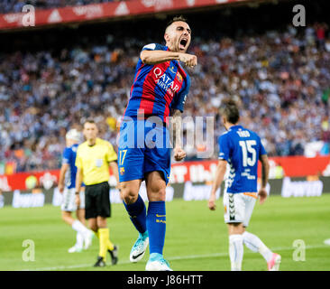 Madrid, Spagna. 27 Maggio, 2017. Paco Alcacer (FC Barcelona) celebra il suo primo obiettivo durante la partita di calcio di finale dello spagnolo della Coppa del Re tra FC Barcelona e Deportivo Alaves nei pressi di Calderon Stadium il 27 maggio 2017 a Madrid, Spagna. Credito: David Gato/Alamy Live News Foto Stock