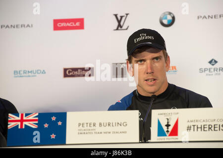 Bermuda. 27 Maggio, 2017. Emirates Team New Zealand timoniere Pietro Slappolatura al post gara conferenza stampa del giorno uno della 35a Coppa America serie challenger. Bermuda. 27/5/2017 Credit: Chris Cameron/Alamy Live News Foto Stock