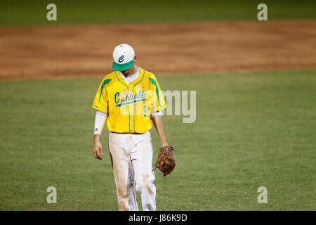 Fort Myers, Florida, Stati Uniti d'America. 27 Maggio, 2017. MONICA HERNDON | Orari.Brent Neamith di Pensacola passeggiate cattolica torna alla seconda base durante la classe FHSAA 4A baseball campionato contro cattolici di Pensacola venerdì 27 maggio 2017 a Hammond Stadium di Fort Myers, Fla. Calvario sconfitto Pensacola 11 cattolica a 1. Credito: Monica Herndon/Tampa Bay volte/ZUMA filo/Alamy Live News Foto Stock