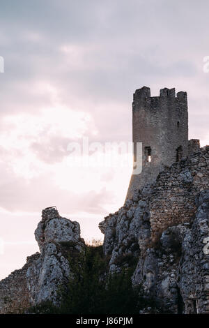 Le rovine del castello di Rocca Calascio, Abruzzo, Italia Foto Stock