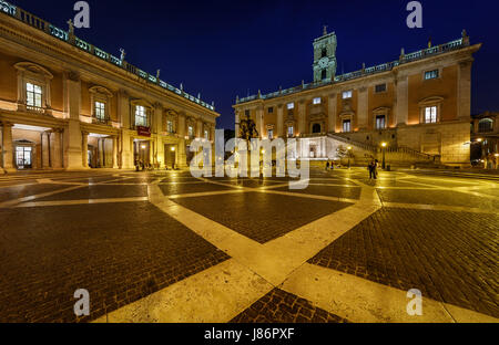 Piazza del Campidoglio il Campidoglio con il Palazzo Senatorio e la statua equestre di Marco Aurelio, Roma, Italia Foto Stock