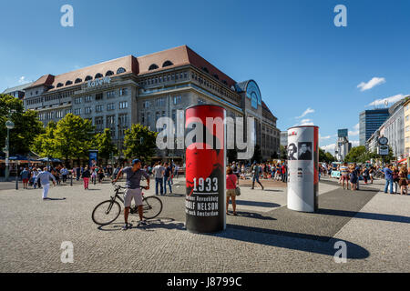 Berlino - 24 agosto: centro commerciale KaDeWe su agosto 24, 2013 a Berlino. Kadewe è la seconda più grande Department Store in Europa. Foto Stock