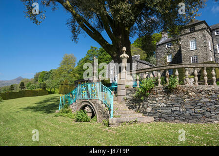 Plas Brondanw giardini vicino Garreg, il Galles del Nord. Un bellissimo giardino creato da Clough Williams-Ellis. Foto Stock