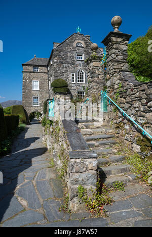 Plas Brondanw giardini vicino Garreg, il Galles del Nord. Un bellissimo giardino creato da Clough Williams-Ellis. Foto Stock