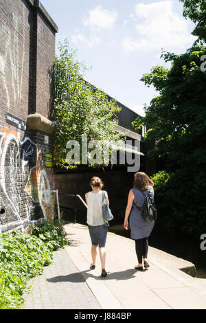 Il Grand Union Canal vicino a King's Cross a Londra, Inghilterra, Regno Unito. Foto Stock