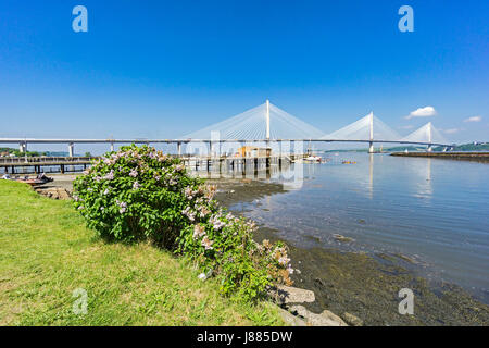 Quasi completato il nuovo ponte stradale denominato Queensferry incrocio tra sud e nord Queensferry nei pressi di Edimburgo in Scozia UK visto da Port Edgar Foto Stock