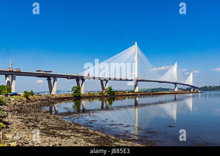 Quasi completato il nuovo ponte stradale denominato Queensferry incrocio tra sud e nord Queensferry nei pressi di Edimburgo in Scozia UK visto da Port Edgar Foto Stock