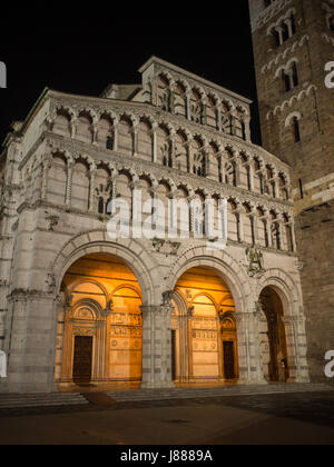 Lucca Duomo di notte Foto Stock