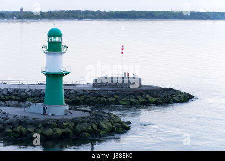 Faro di Warnemünde, mar baltico, Rostock, Mecklenburg, Germania Foto Stock