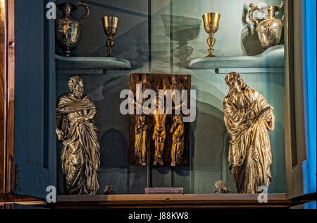 Dalmazia Croazia Trogir Trau ( ) - San Giovanni Piazza della Cattedrale di San Lorenzo ( San Giovanni Cattedrale ) ( katedrala Sv. Lovre ) - Tresor - Il bas-rilief di Cristo sulla croce, dorate intorno 1348 Foto Stock