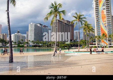 Registrare alte maree o re delle maree in Waikiki Beach nel maggio 2017, Oahu, Hawaii Foto Stock