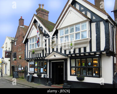 La storica King Charles pub nella Città Vecchia di Poole, Dorset, Inghilterra Foto Stock