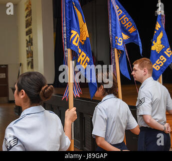 Avieri stand in formazione durante il settantesimo intelligence, sorveglianza e ricognizione ala cambiamento di cerimonia di comando 17 Maggio a Fort George G. Meade, Maryland. Col. Matteo Martemucci ha assunto il comando del parafango, la sostituzione del comandante uscente, Col. Thomas Hensley. (U.S. Air Force foto/Staff Sgt. AJ Hyatt) Foto Stock