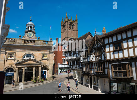 Ricerca di Broad Street per la Buttercross e San Lorenzo è la Chiesa, Ludlow Shropshire. Foto Stock