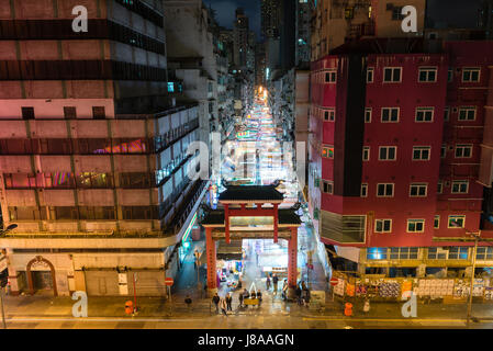 Vista in elevazione del il Mercato Notturno di Temple Street, Hong Kong Foto Stock