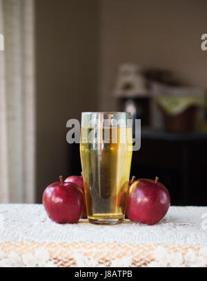 27 maggio 2017: mele e arance. Columbus, Ohio. Brent Clark/Alamy Live News Foto Stock