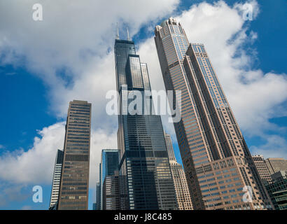 Grattacieli intorno al fiume Chicago STATI UNITI D'AMERICA Foto Stock