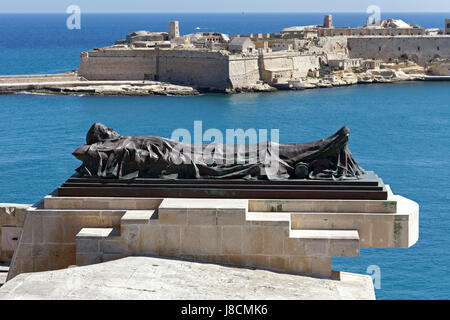 Monumento ai caduti, vittoria Bell War Memorial, War Memorial, Valletta, Malta Foto Stock