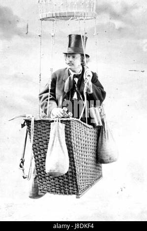 Felix Nadar è stato un pioniere fotografo, caricaturista e giornalista francese. È noto soprattutto per i suoi ritratti di personaggi famosi e per il suo lavoro innovativo nella fotografia aerea. Foto Stock